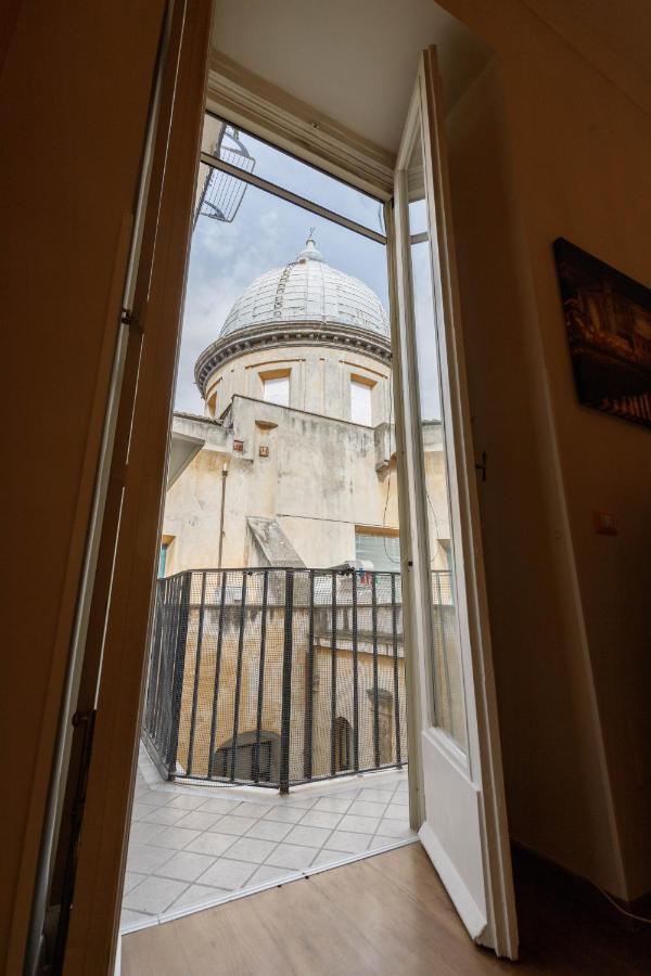 Duomo 77 - In The Heart Of The Historical Center By Elite Villas Napoli Dış mekan fotoğraf